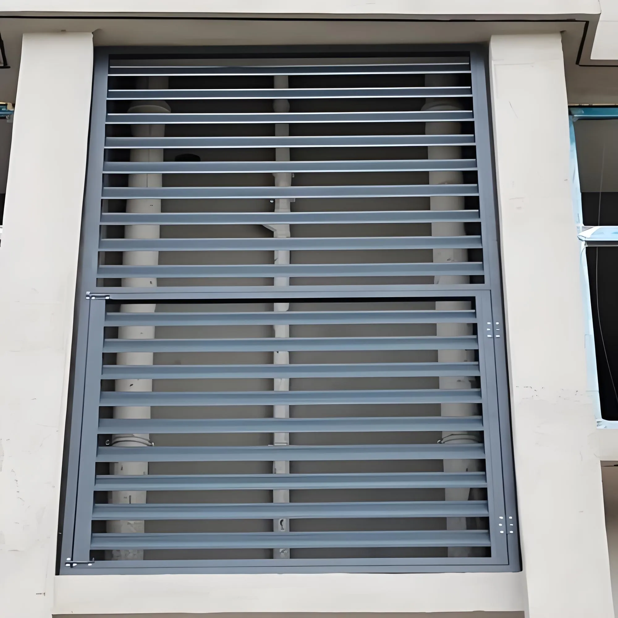 Các tấm lam chắn bằng nhôm được gia công bằng phương pháp ép