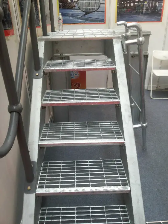 Height-Adjustable Steel Grating Stairs