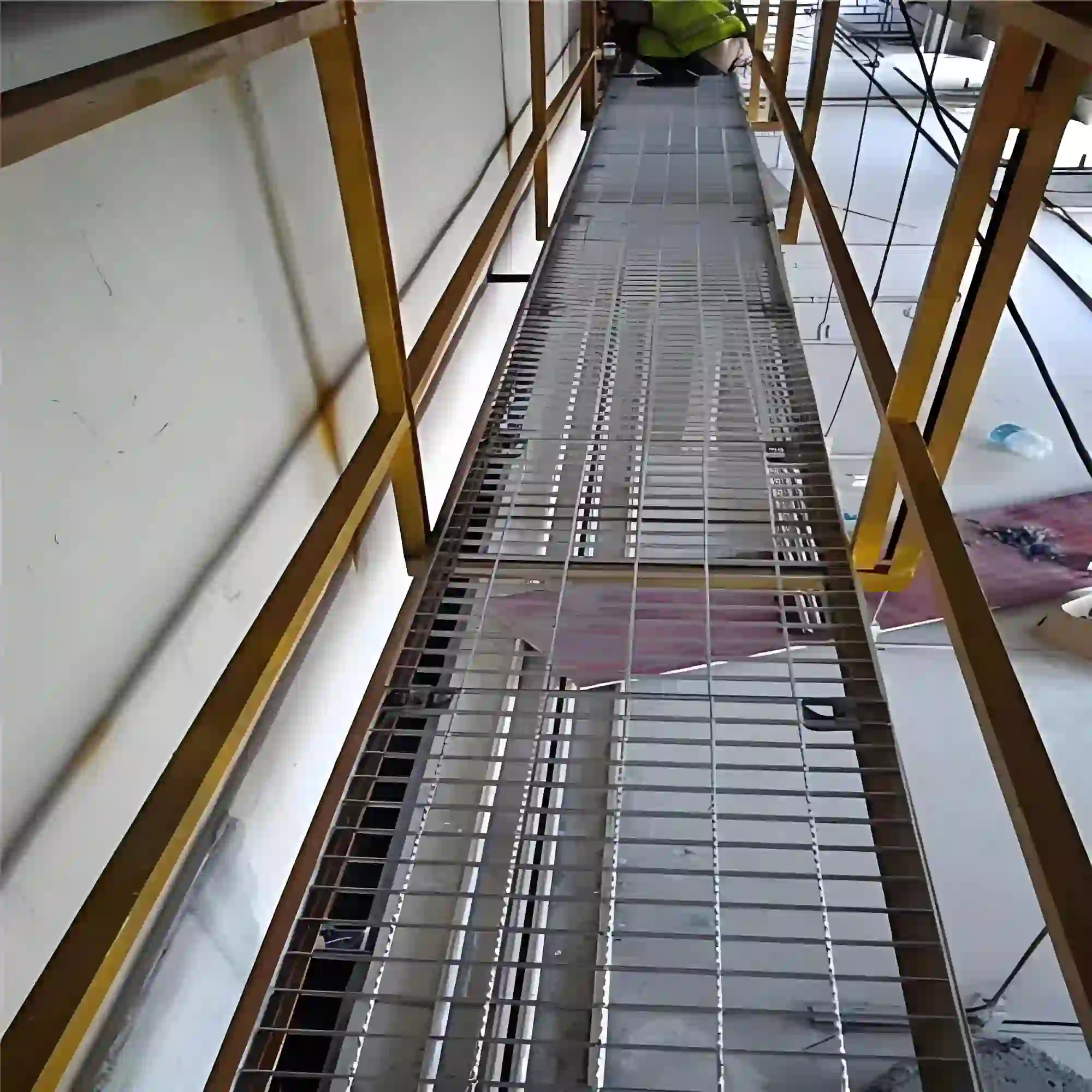 Offshore Platform Grating – Corrosion & Slip Resistance