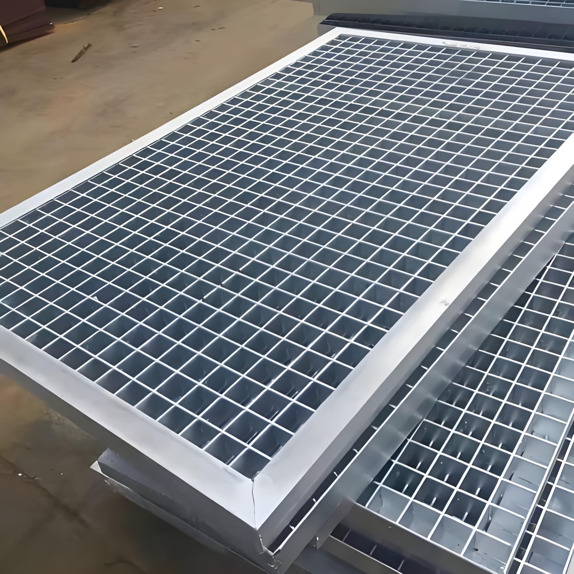 Plug-in steel grating