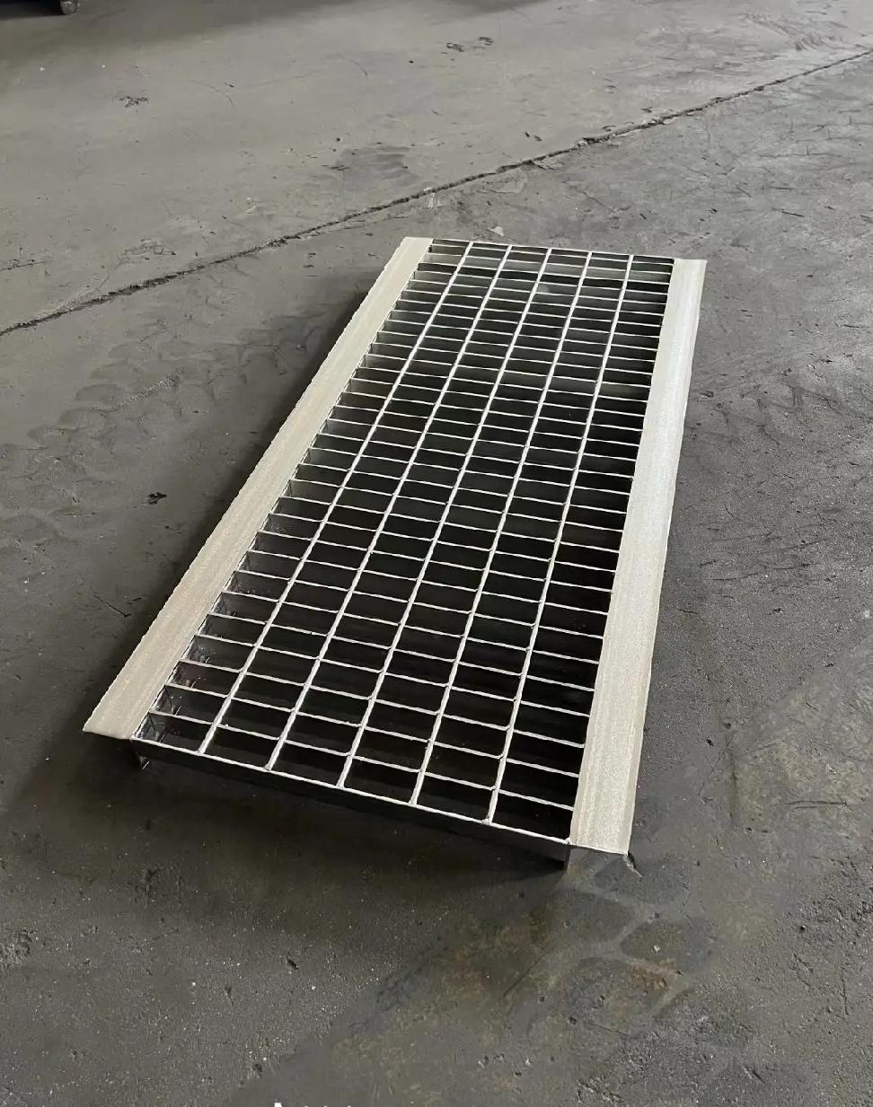 Carbon steel swage-locked grating